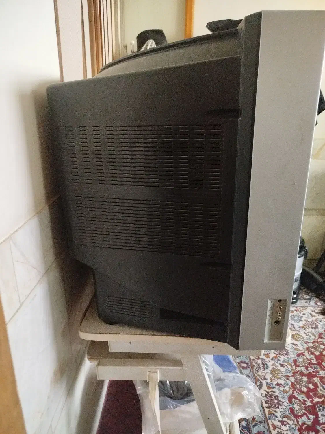 تلویزیون صفحه تخت بزرگ 60وچرخ گوشت|تلویزیون و پروژکتور|نجفآباد, فاز ۱ شهرک آزادگان|دیوار