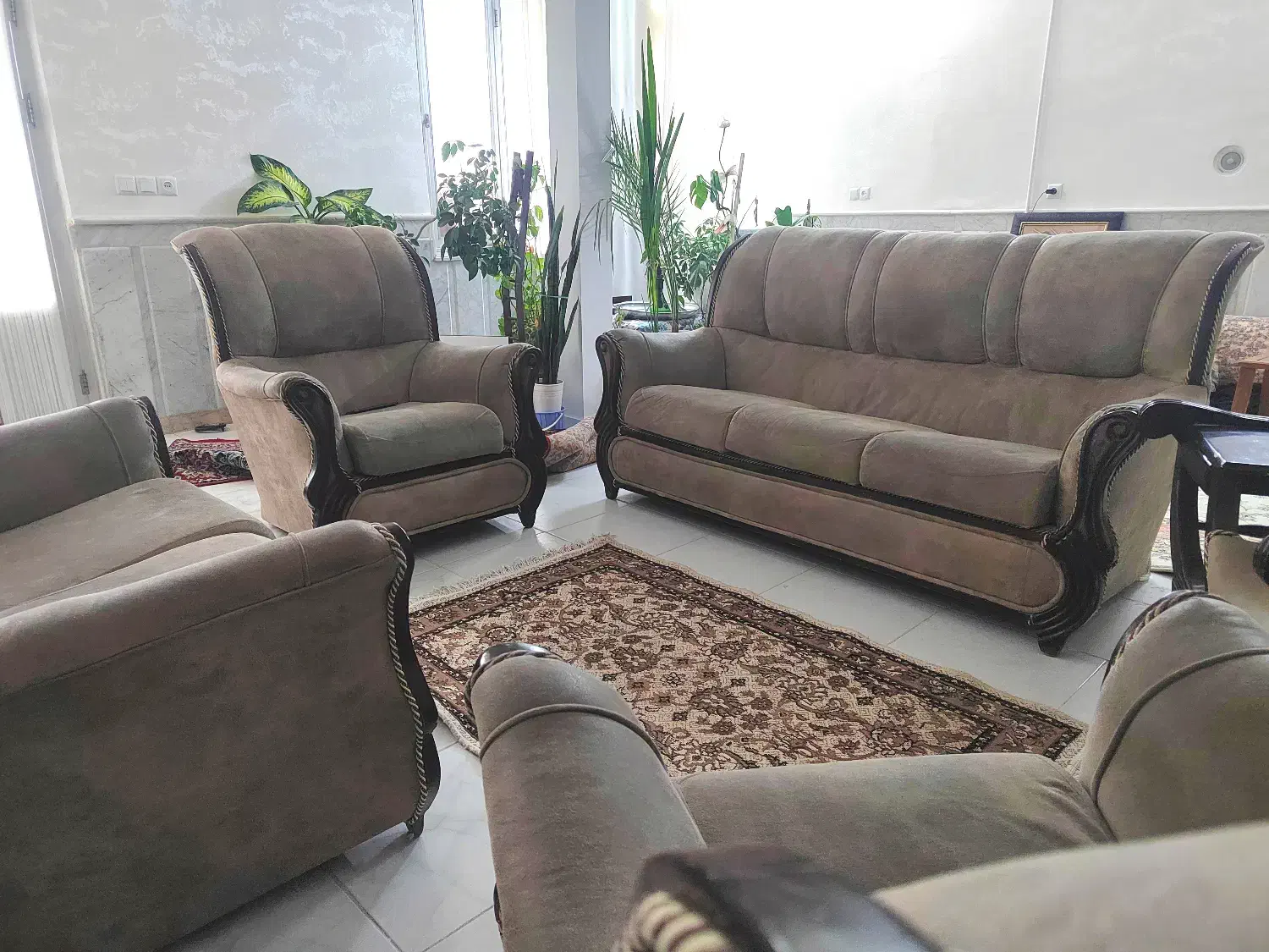 مبلمان ۷نفره و میز تلفن|مبلمان خانگی و میز عسلی|نیشابور, شهرک قدس|دیوار