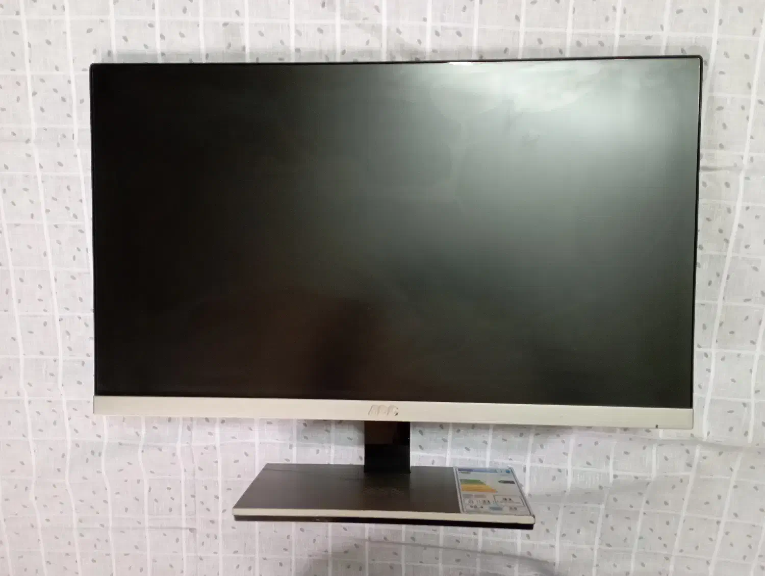 دو مانیتور 23 و 24 اینچ LG و AOC صفحه نمایش شکسته|قطعات و لوازم جانبی رایانه|بوشهر, |دیوار