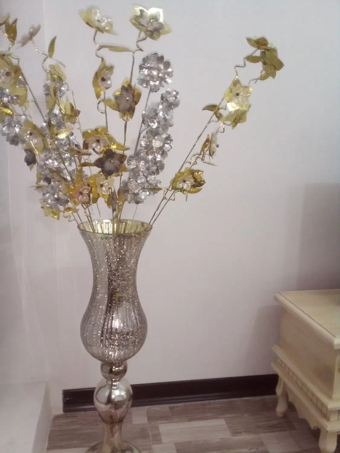 گلدون با گل هاش|گل مصنوعی|آبیک, |دیوار