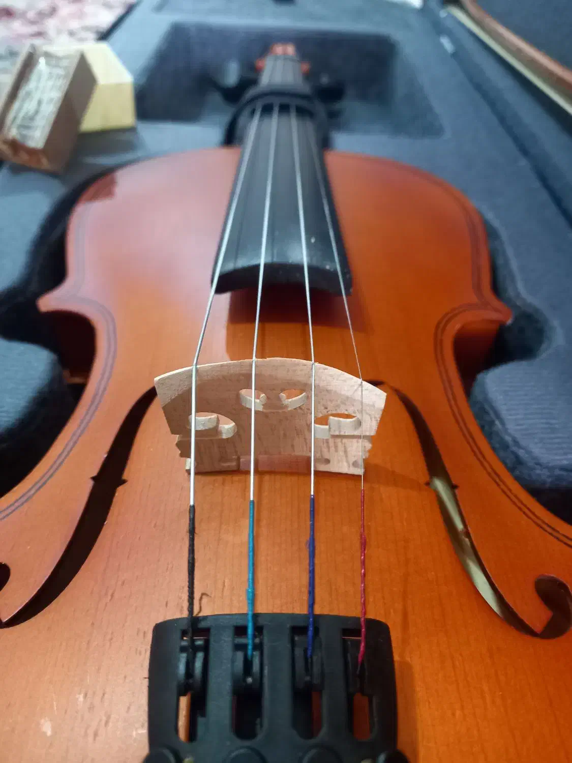 ویولن سایز 4و4 ب همراه لوازم.|ویولن|بومهن, |دیوار