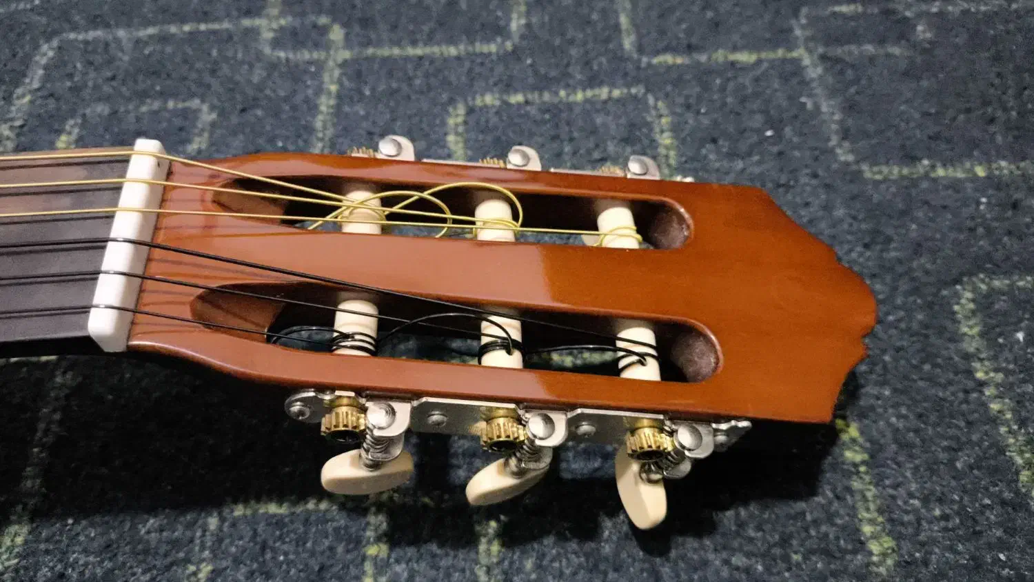 گیتار یاماها C40 در حد نو|گیتار، بیس، امپلیفایر|بوشهر, |دیوار