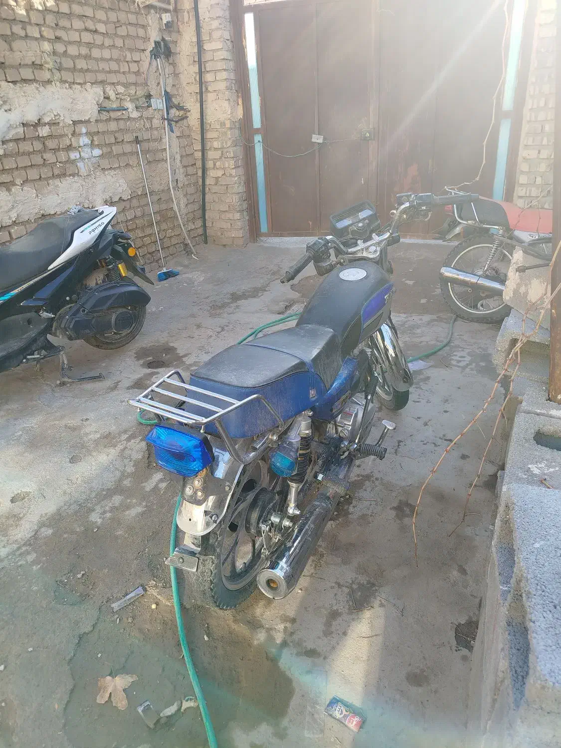 200 کبیر|موتورسیکلت|مهریز, |دیوار