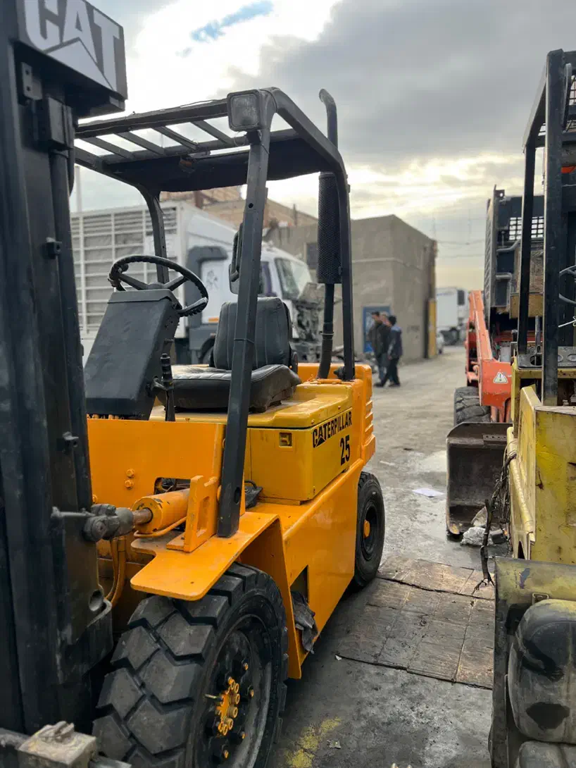 لیفتراک ۲/۵ تن کاترپیلار|خودرو سنگین|مشهد, رباط طرق|دیوار