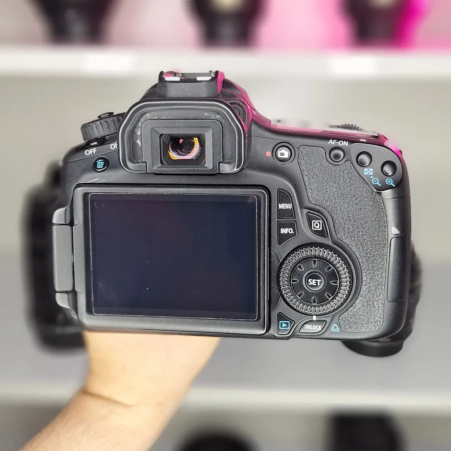 دوربین کانن 60D با لنز 18-55 با شات زیر 1500|دوربین عکاسی و فیلمبرداری|اصفهان, طامه|دیوار