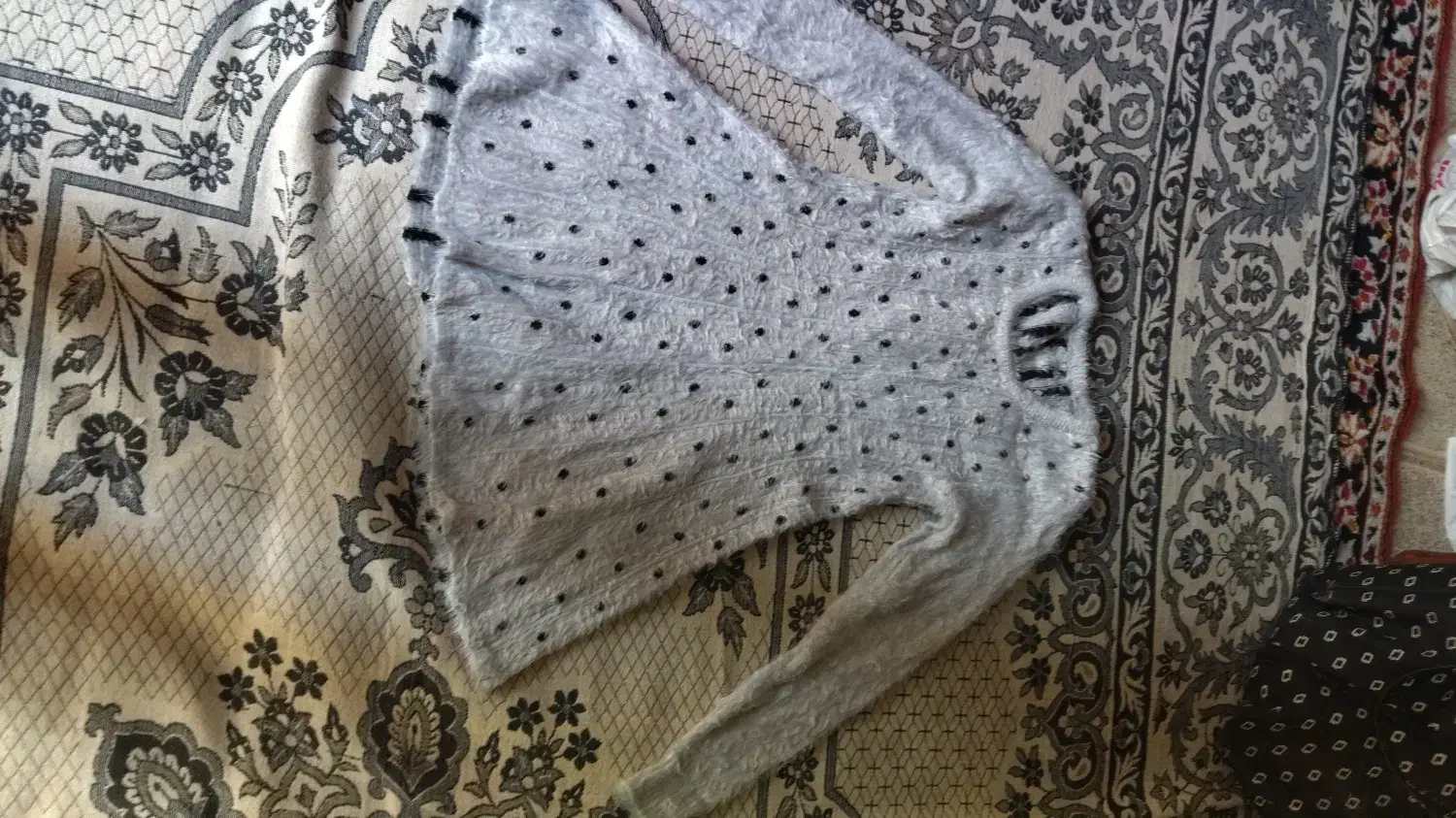 لباس و مجسمه|لباس|میانه, |دیوار