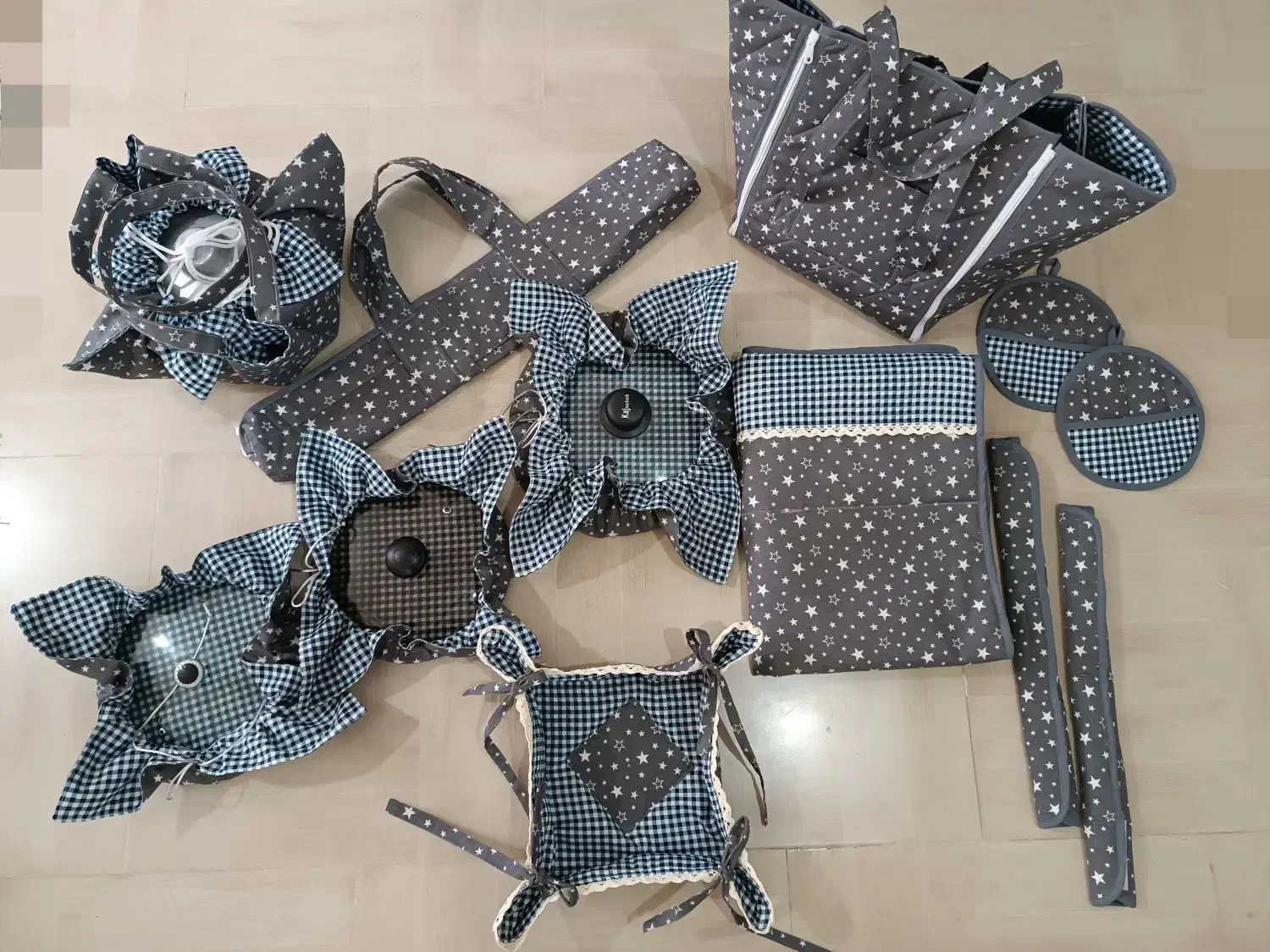 سرویس کامل آشپزخانه شیک و مقاوم طرح ستاره‌ای|سفره، حوله، دستمال آشپزخانه|کلاچای, |دیوار