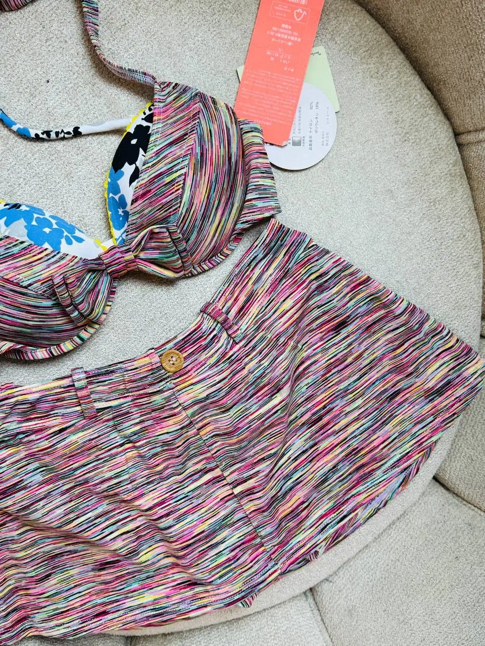 لباس زیر|لباس|نیشابور, کوی فرهنگیان|دیوار