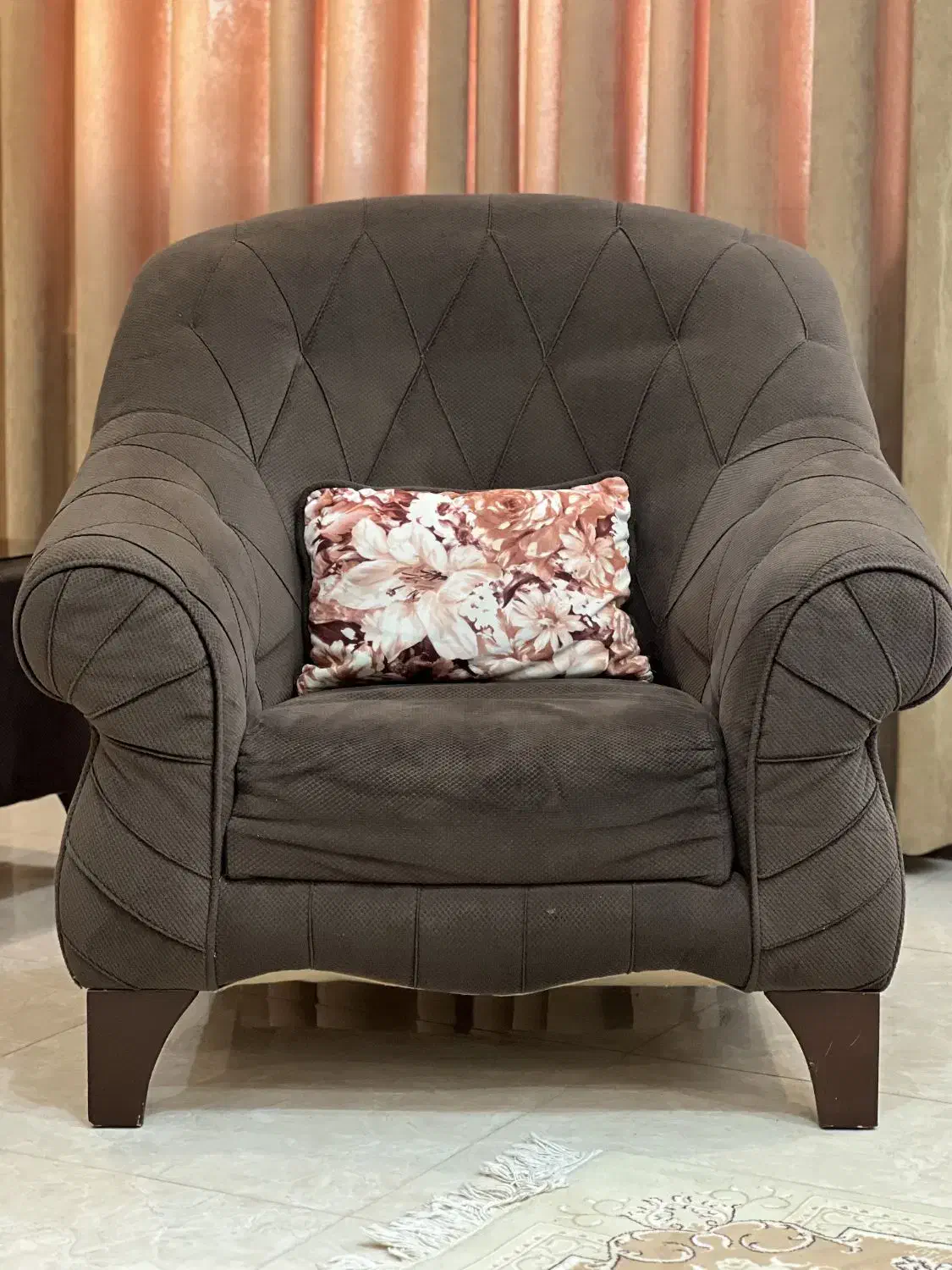 مبلمان هفت نفره|مبلمان خانگی و میز عسلی|رشت, گلسار|دیوار