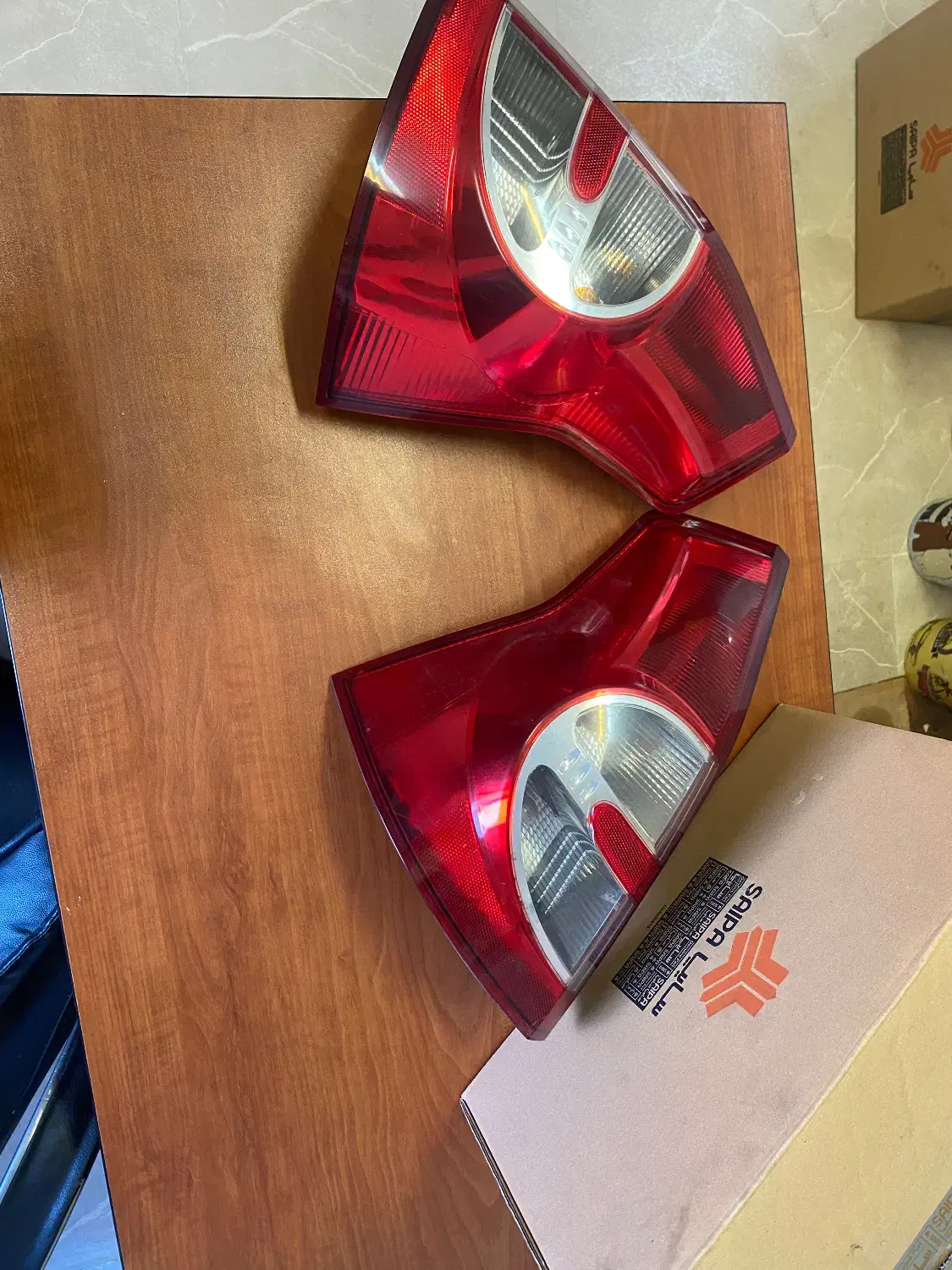 چراغ خطر عقب رنو ساندرو فابریک و اورجینال|قطعات یدکی و لوازم جانبی|آستانه اشرفیه, |دیوار