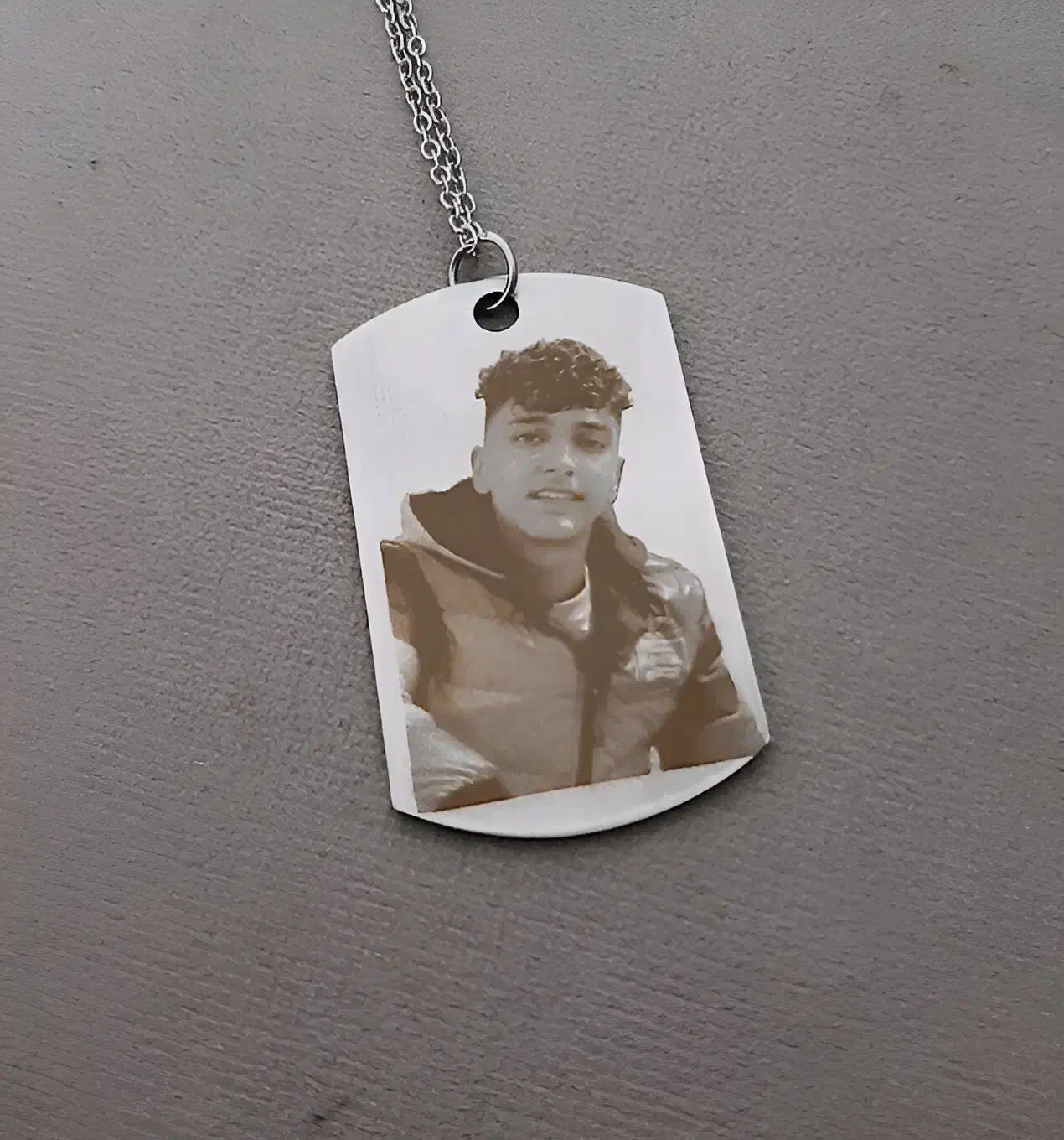 حک چهره روی پلاک استیل گردنبند|بدلیجات|مشهد, رسالت|دیوار