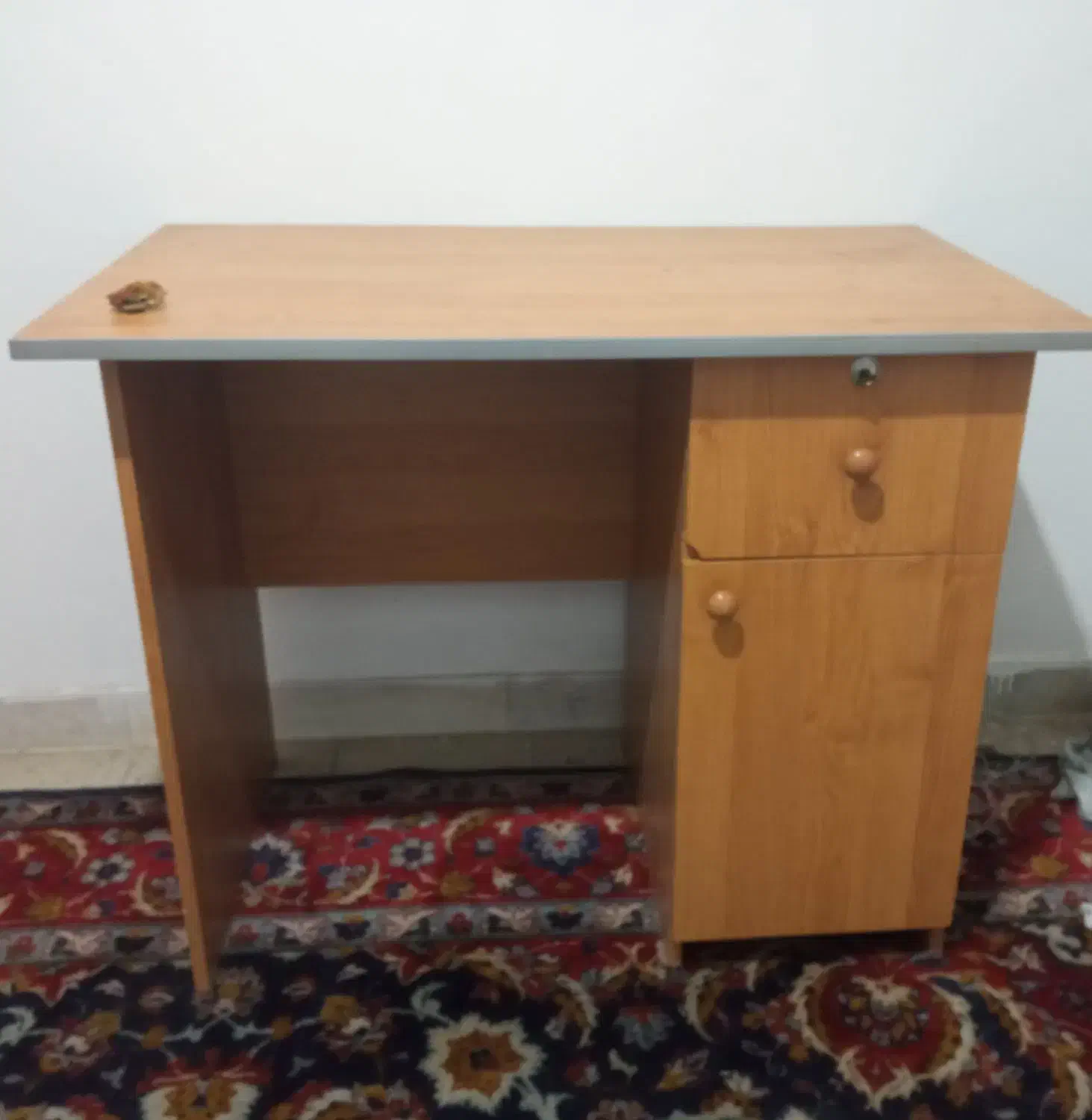 میز کامپیوتر ام دی اف درحد نو|میز تحریر و کامپیوتر|قروه, |دیوار