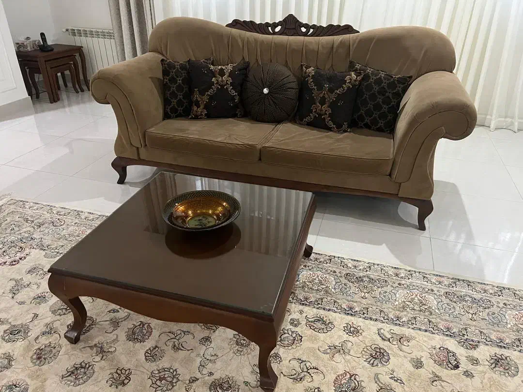 مبلمان ۷ نفره و میز نهار خوری ۸ نفره|مبلمان خانگی و میز عسلی|رشت, لاکانی|دیوار