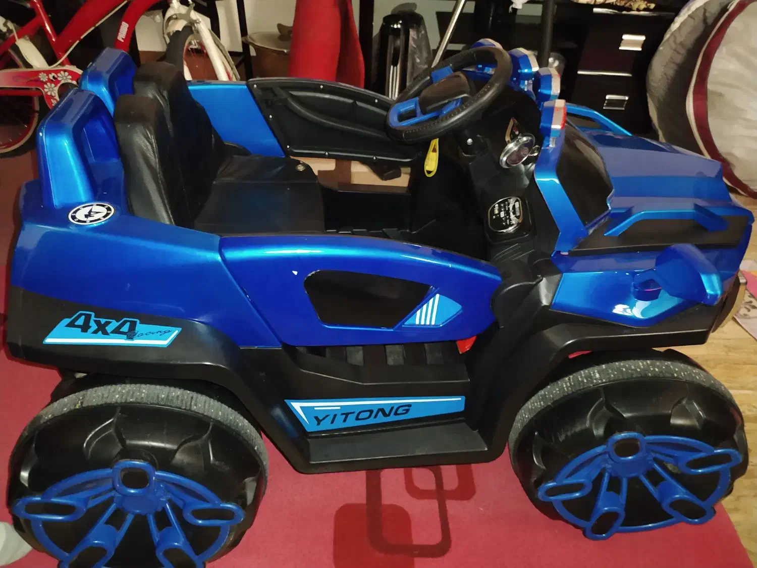 ماشین شارژی (جیپ سحرایی )چهار موتور در حد صفر|اسباببازی بچه|نورآباد ممسنی, |دیوار