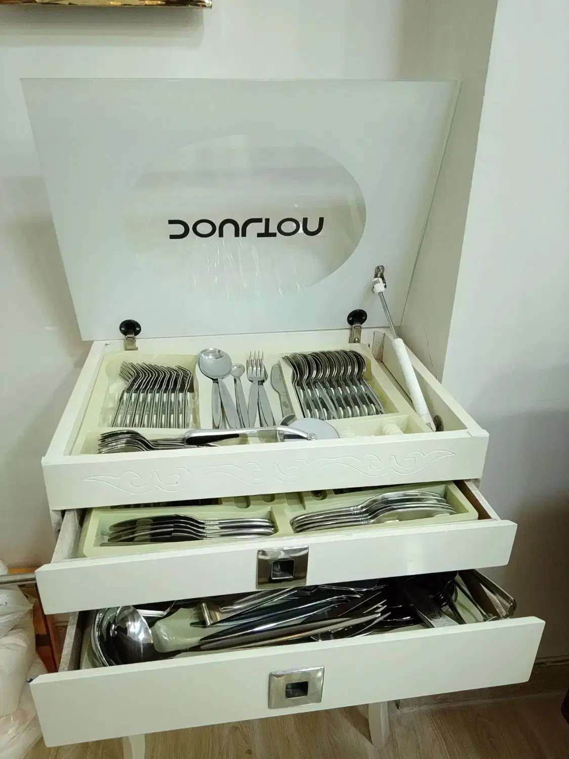 جا قاشقی|آب‌چکان و نظم‌دهنده ظروف|سقز, |دیوار