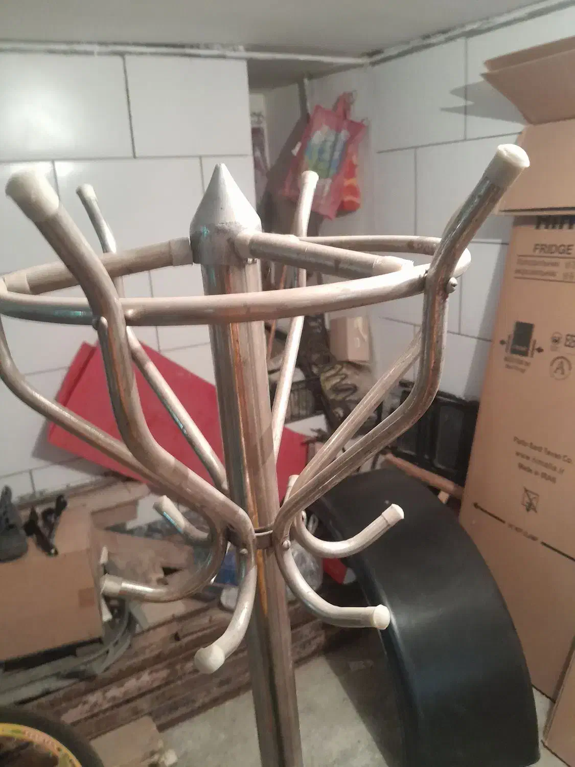 چوب لباسی پایه دار سالم|مبلمان خانگی و میز عسلی|مه ولات, |دیوار