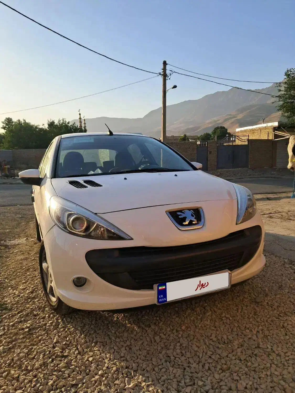 ۲۰۷ بی رنگ ۱۴۰۲|خودرو سواری و وانت|نهاوند, |دیوار