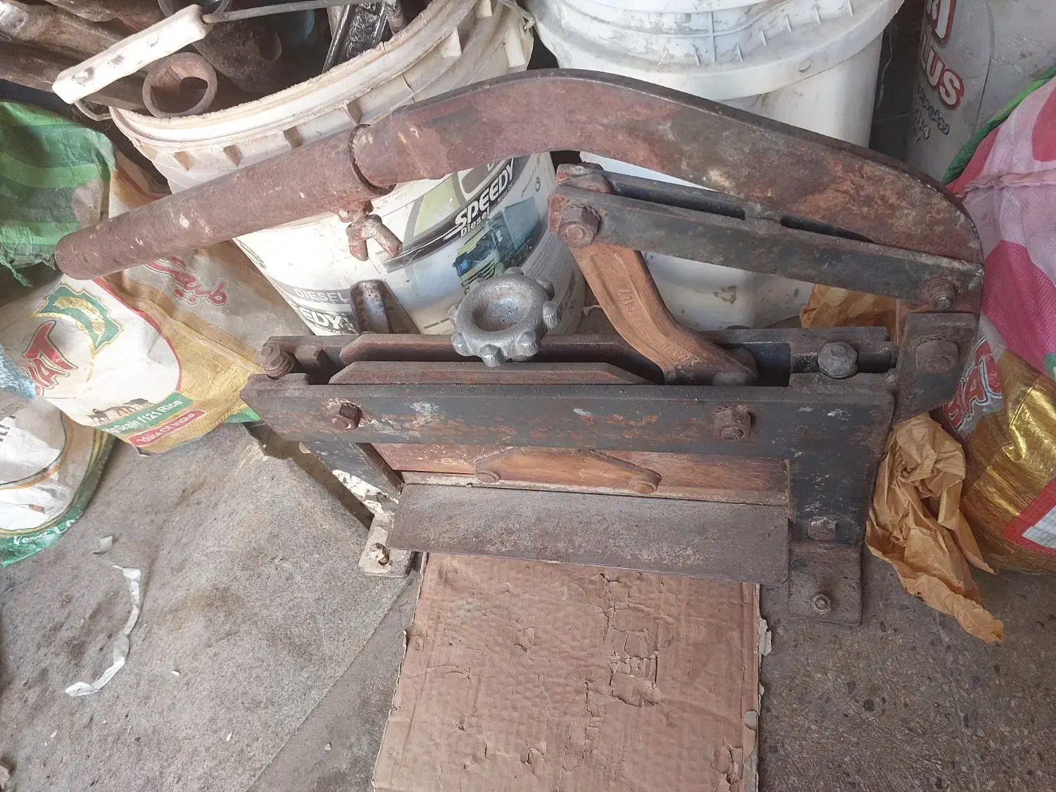 قیچی برش ورق آهن|ابزارآلات|شیراز, دباغ خانه|دیوار