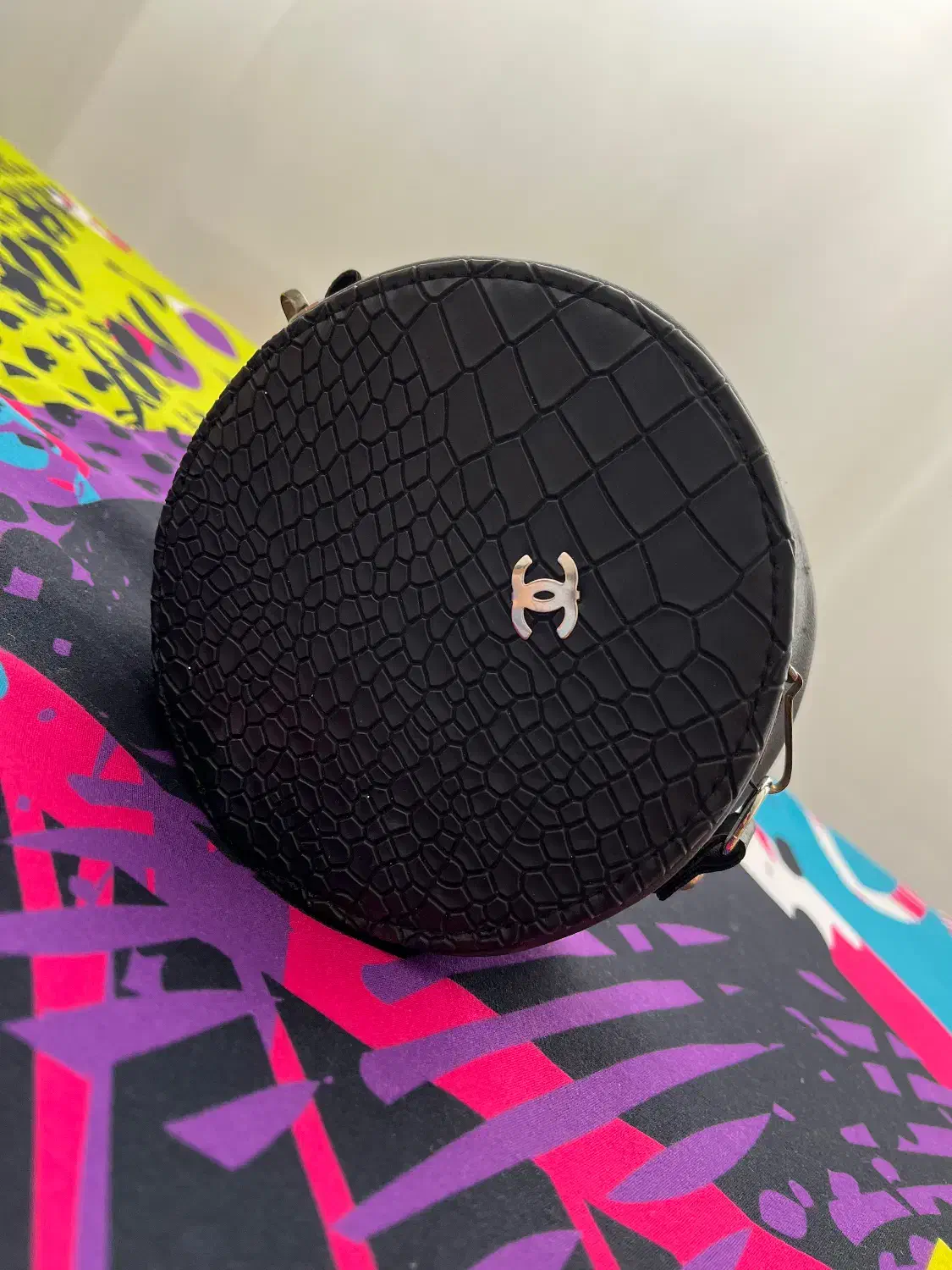 کیف|کیف، کفش، کمربند|خوی, |دیوار