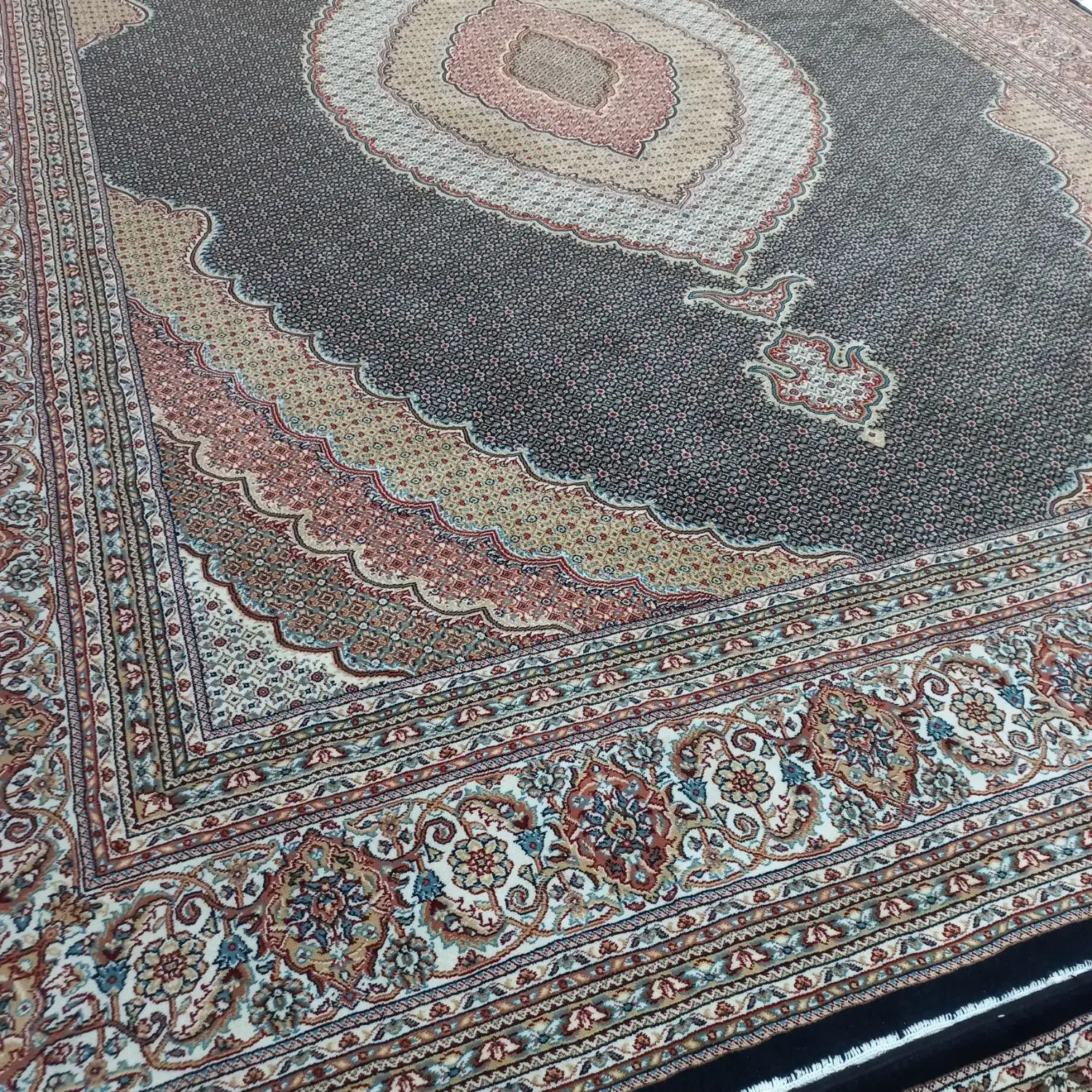 فرش با اصالت ایرانی طرح ریزماهی|فرش|ساری, |دیوار