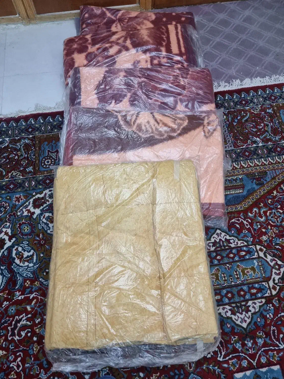 پتو یک نفره|رختخواب، بالش، پتو|بروجرد, |دیوار