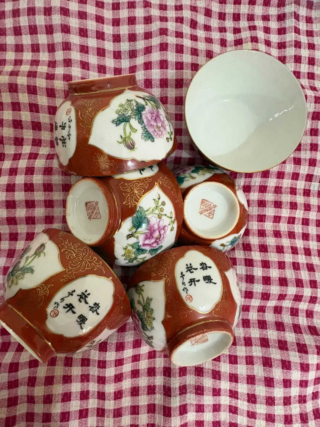 ۶عدد کاسه چینی قدیمی طرح گل|کلکسیون اشیاء عتیقه|رشت, گلباغ نماز|دیوار