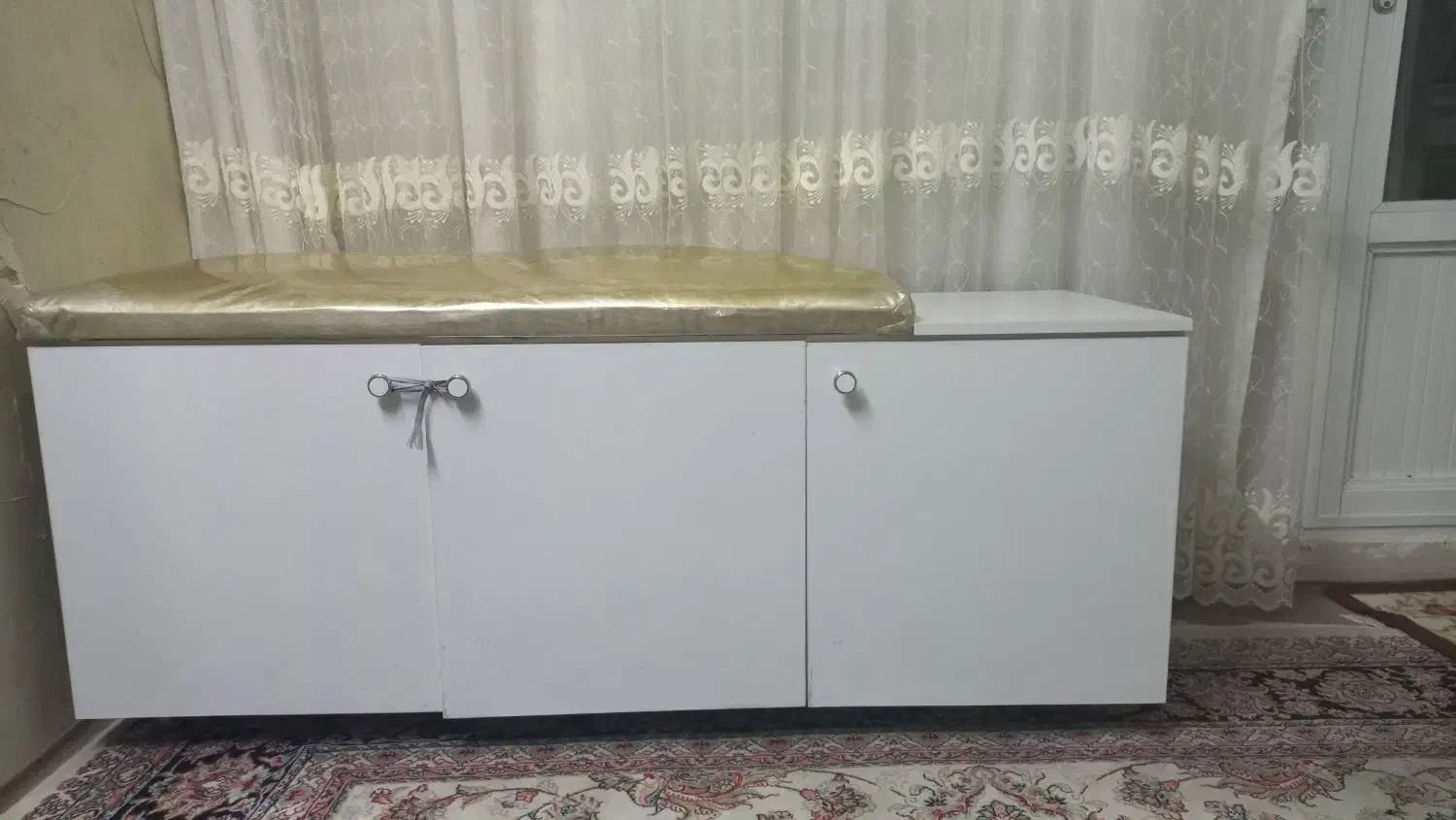 صندلی چرخدار و یک عدد صندلی انتظار|آرایشگاه و سالنهای زیبایی|مشهد, گوهرشاد|دیوار