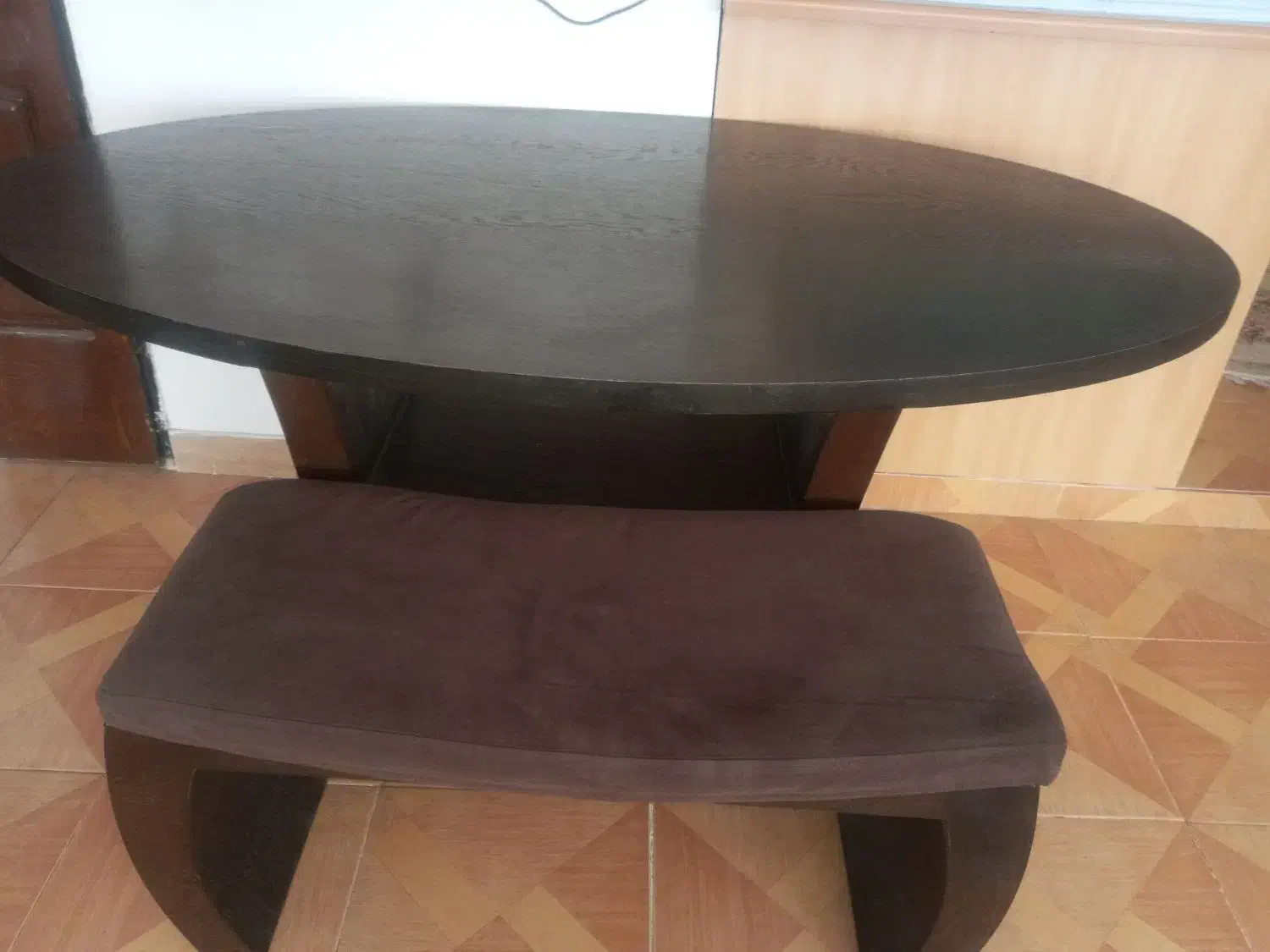 میز نهار خوری با نیمکتش|میز و صندلی غذاخوری|اندیشه, اندیشه فاز ۴|دیوار