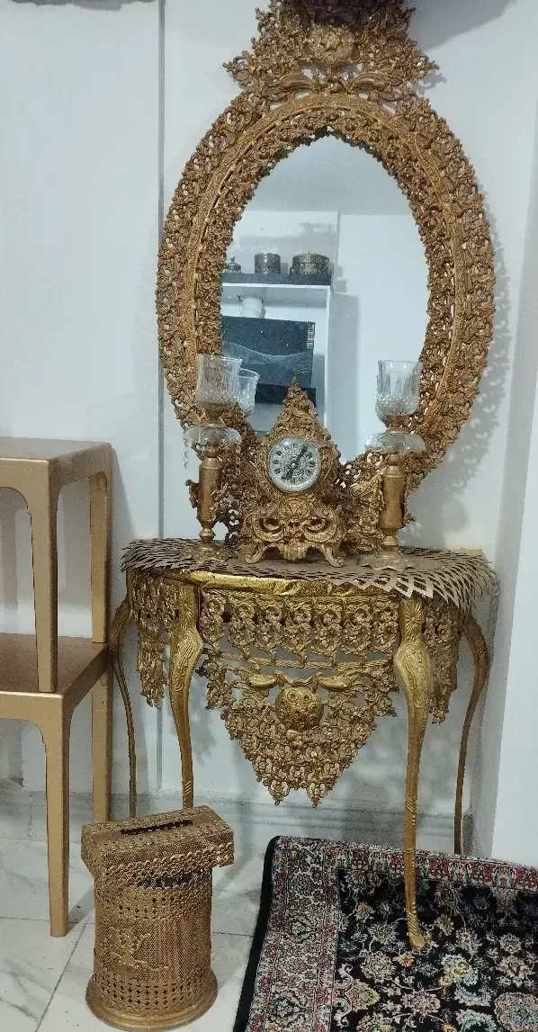 آینه کنسول تمیز و مرتب جنس برنز|بوفه، ویترین، کنسول|شیراز, کوشک میدان|دیوار