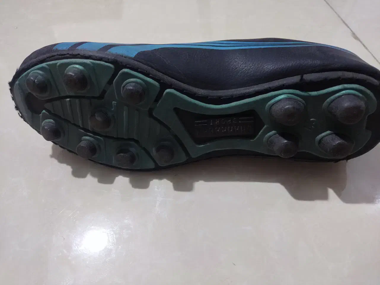 کفش استوک فوتبال|تجهیزات ورزشی|اندیشه, اندیشه فاز ۱|دیوار