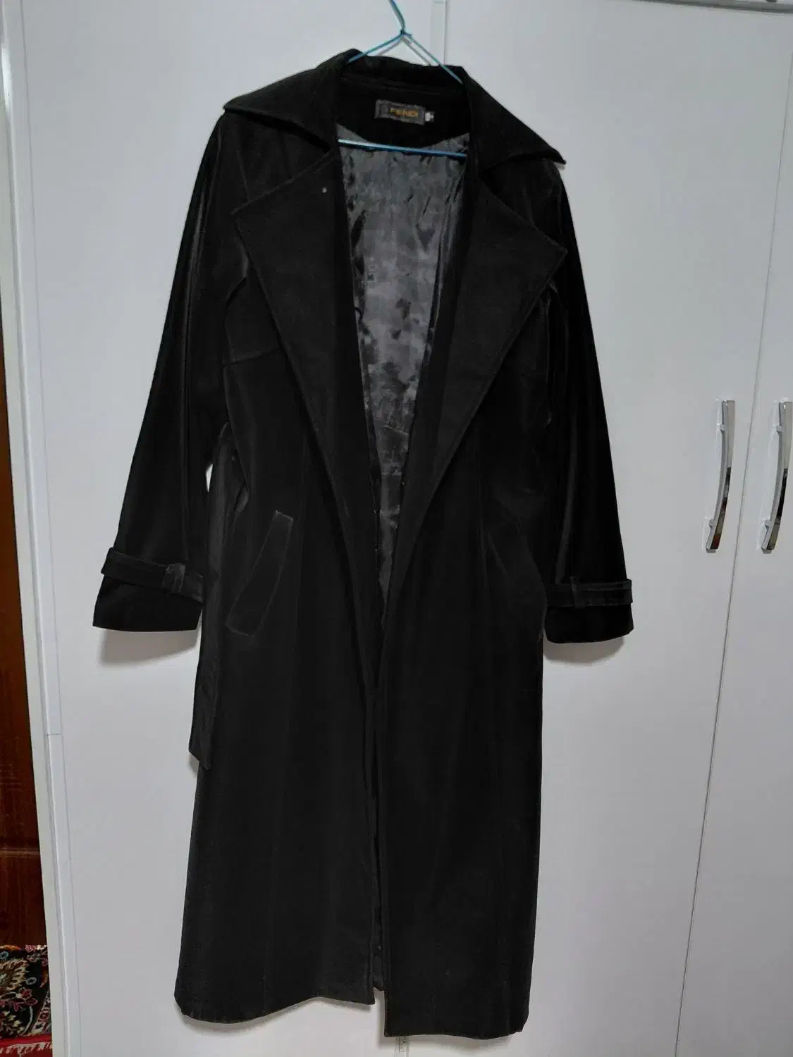 بارونی مشکی|لباس|یاسوج, |دیوار