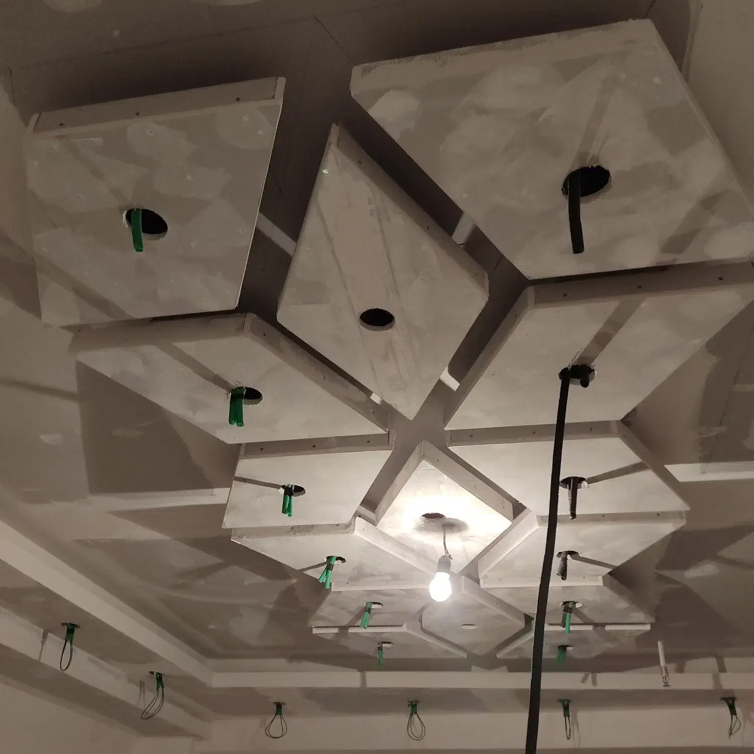 برقکاری سریع و مطمعن.نصب لوستر .سیم کش.باحضور فوری|خدمات پیشه و مهارت|تبریز, |دیوار