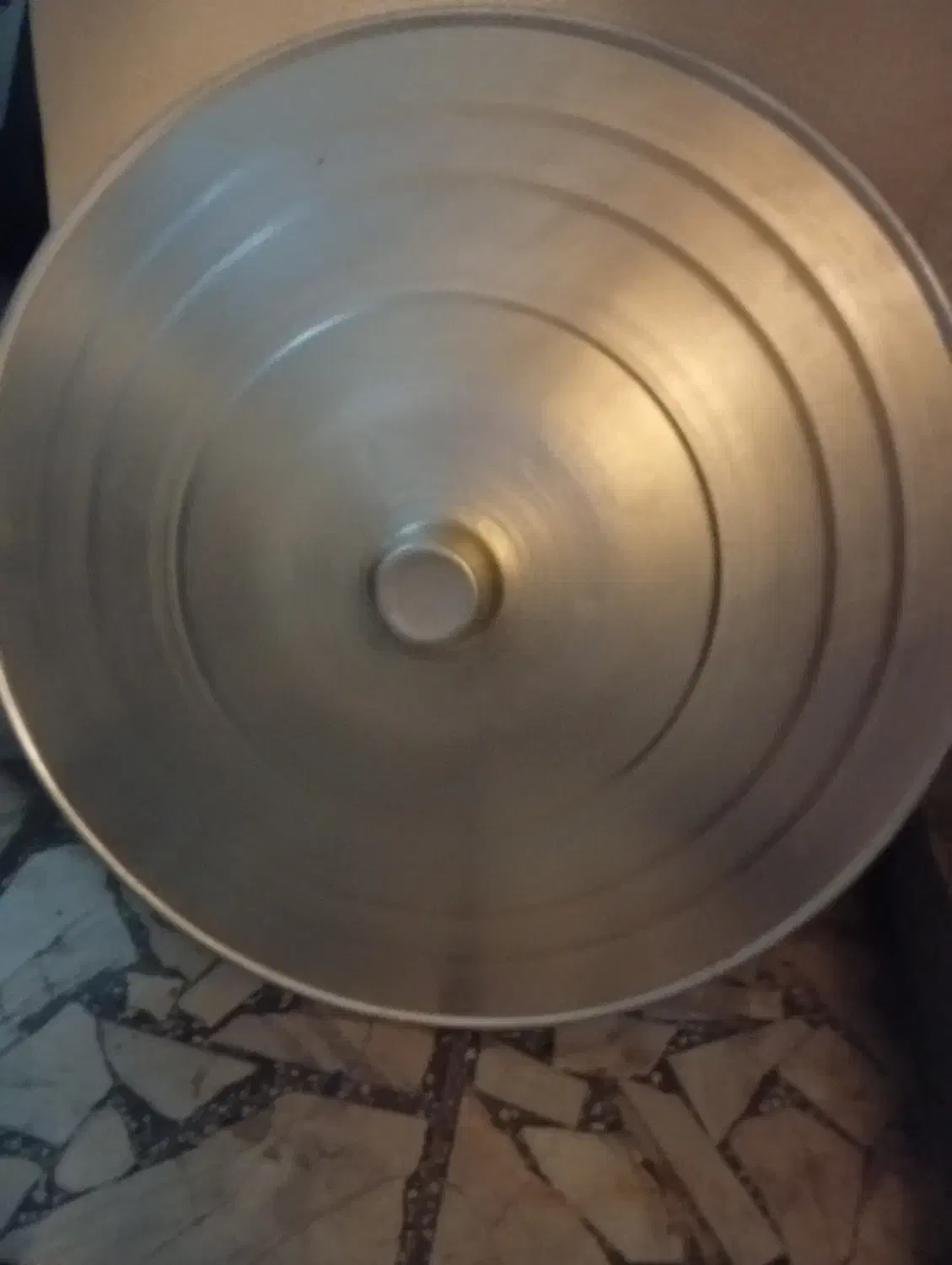 دیگ بزرگ روی سالم وتمیز|ظروف پخت‌وپز|قائم‌شهر, |دیوار