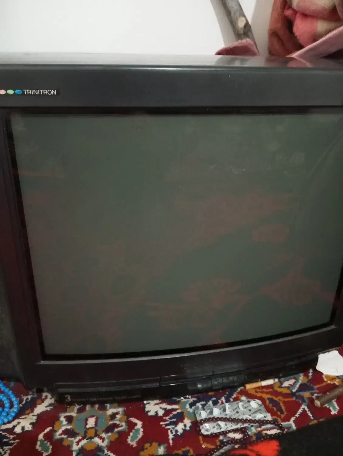 چهار تا تلوزیون بیست و یک|تلویزیون و پروژکتور|زاغه, |دیوار