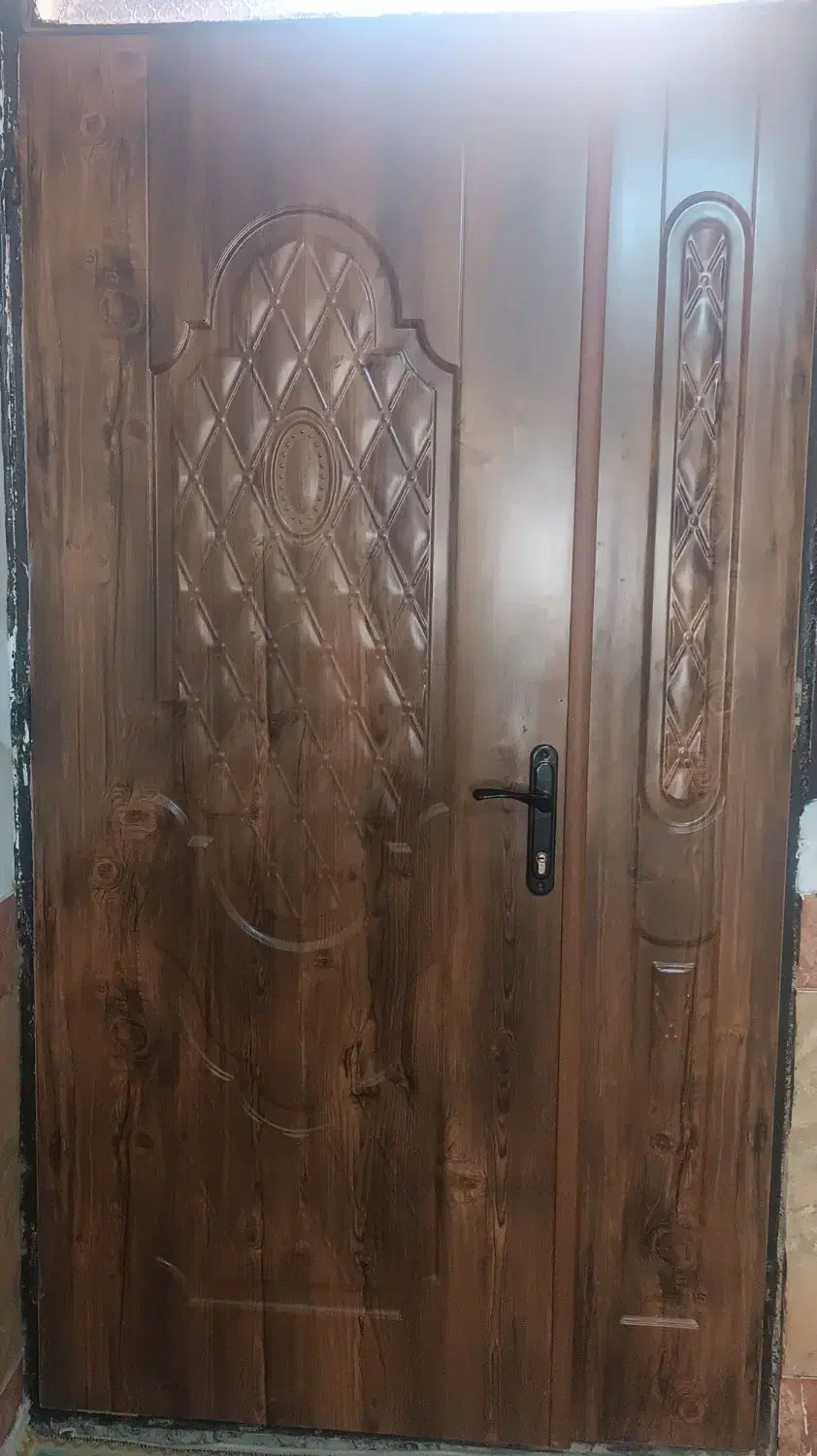 درب منزل چوبی در حد نو|مصالح و تجهیزات ساختمان|سبزوار, شرق کال جنوبی (شمس آبادی)|دیوار