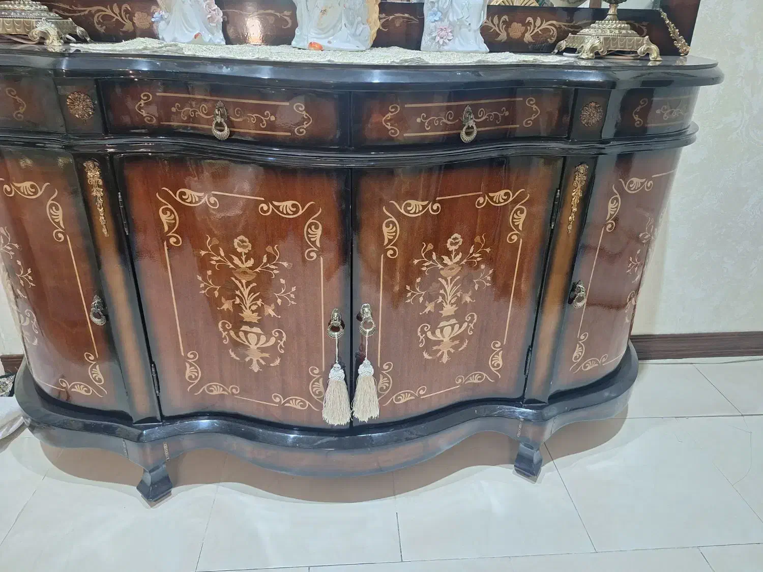 کنسول معرق سالم بدون شکستگی وخط وخش همراه باشیشه|بوفه، ویترین، کنسول|ملارد, |دیوار