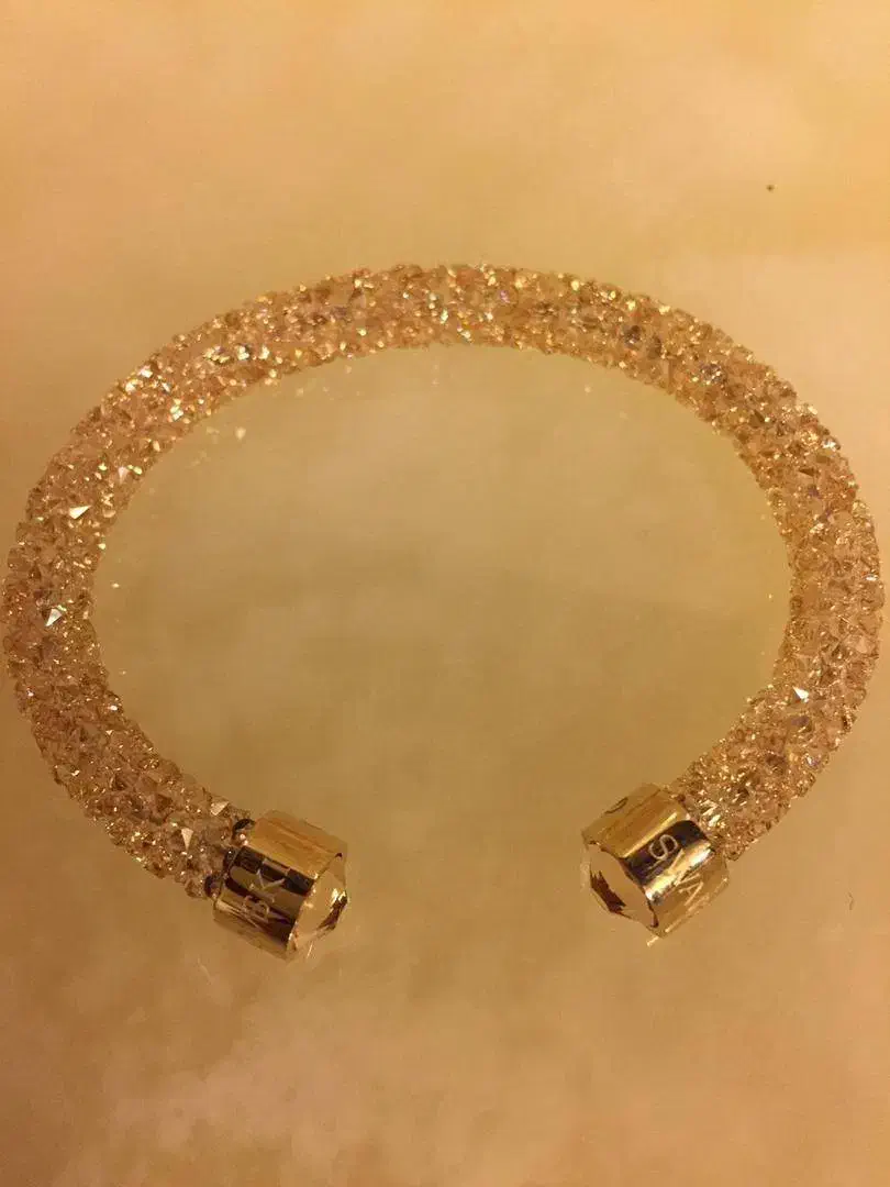 دستبند اورجینال سواروسکی همراه جعبه و بگ هدیه|بدلیجات|رشت, دیلمان|دیوار