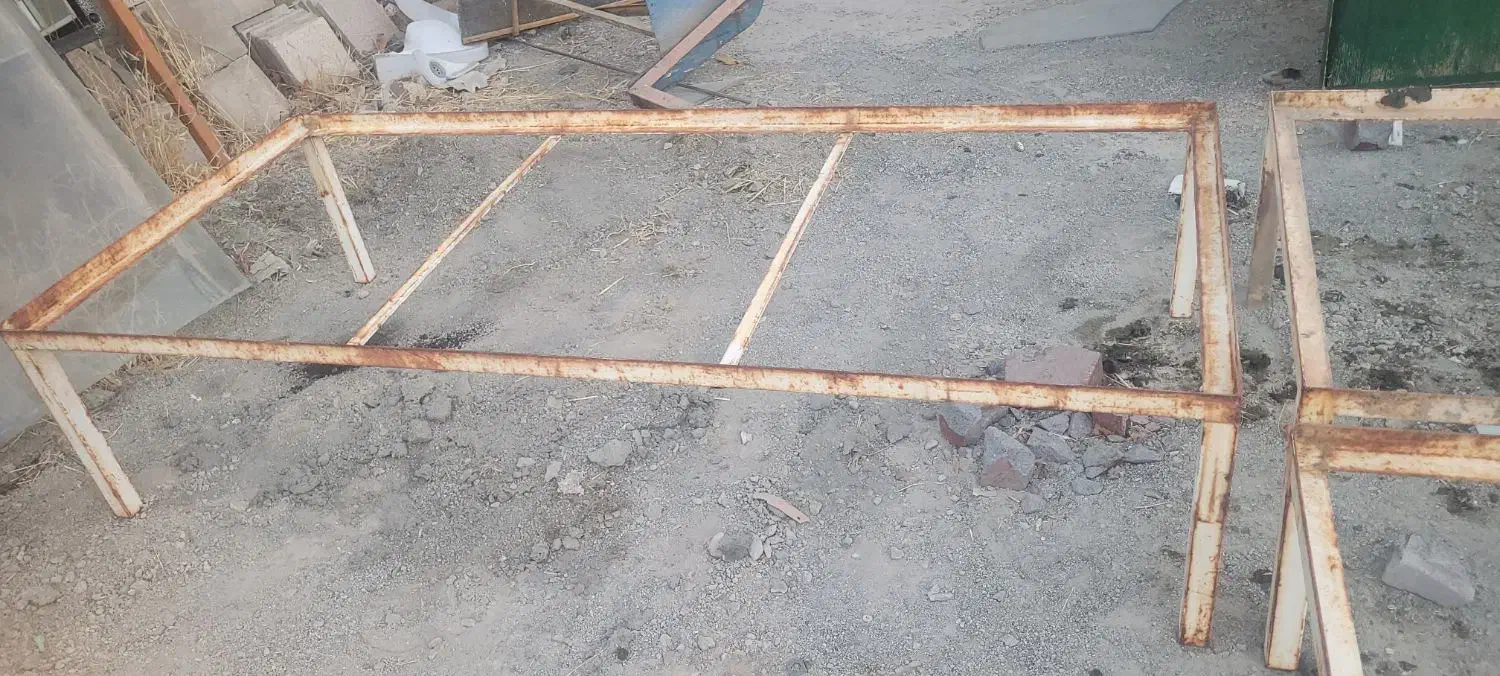 تخت|صندلی و نیمکت|صحنه, |دیوار