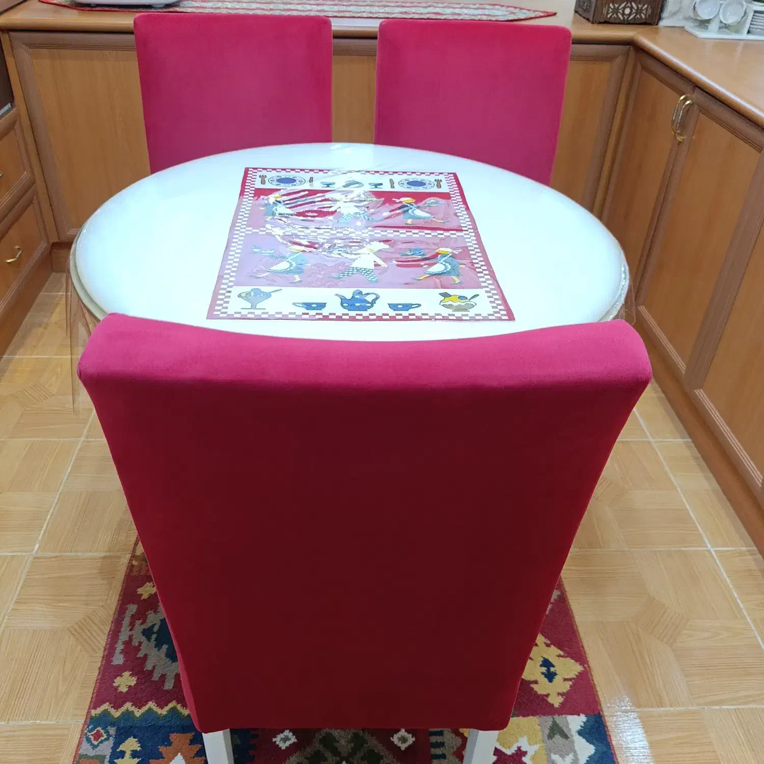 میز و صندلی|میز و صندلی غذاخوری|رشت, معلم|دیوار