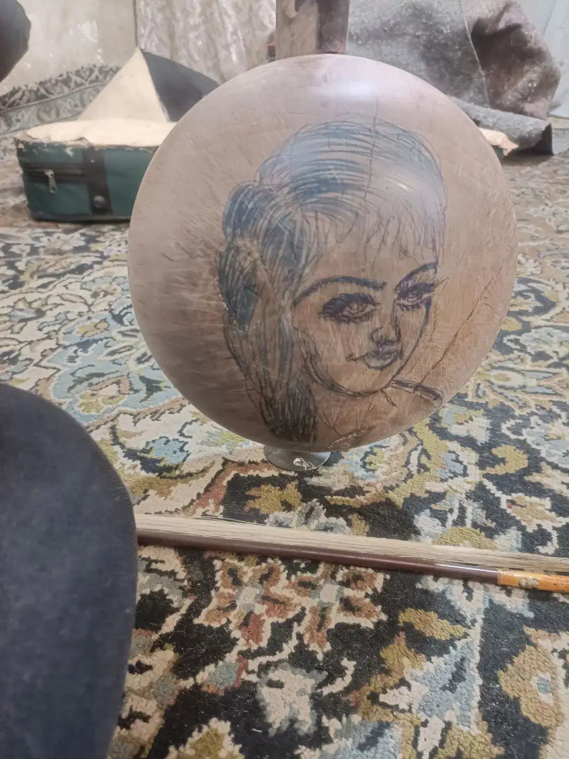 کمانچه دست ساز|سازهای سنتی|بروجرد, |دیوار