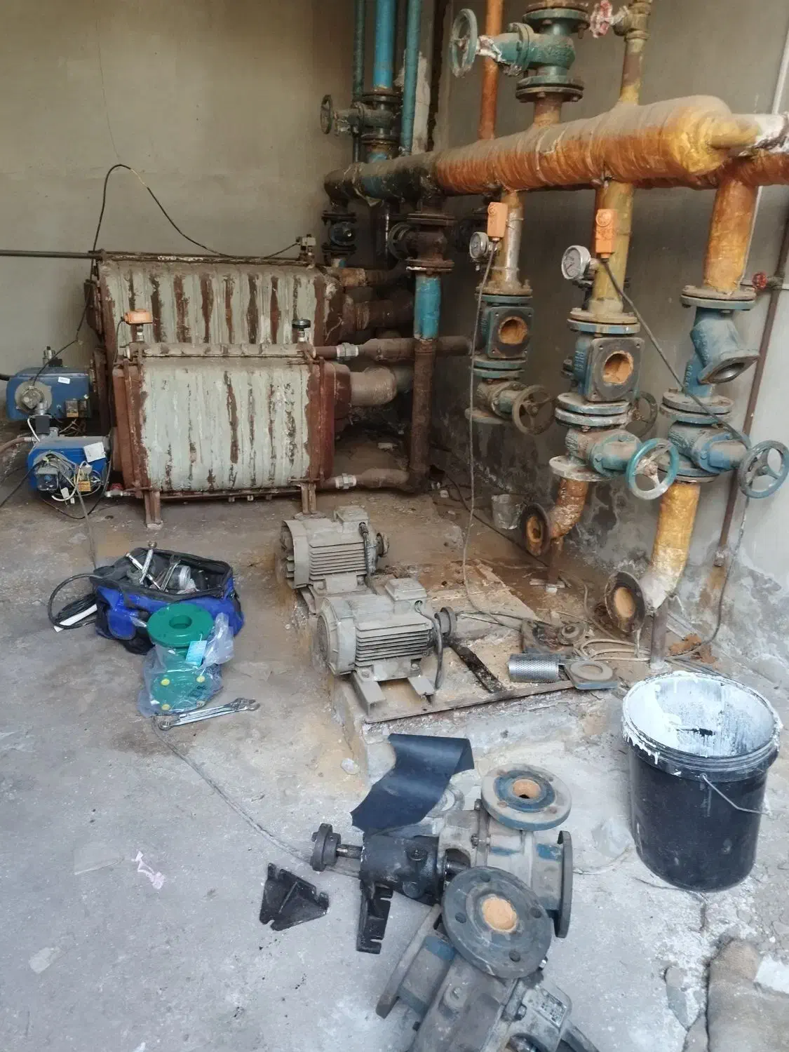 موتورخانه (شوفاژ خانه ) لوله کشی|مصالح و تجهیزات ساختمان|قزوین, |دیوار