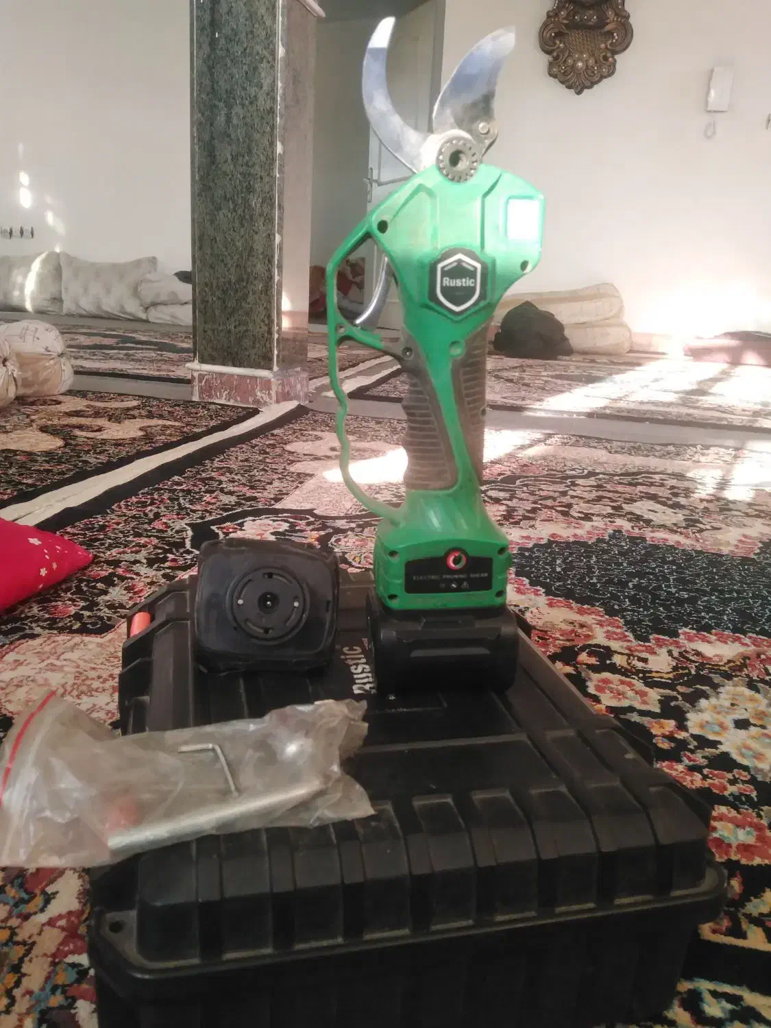 فروش قیچی باغبانی روستیک|ابزارآلات|نقده, |دیوار