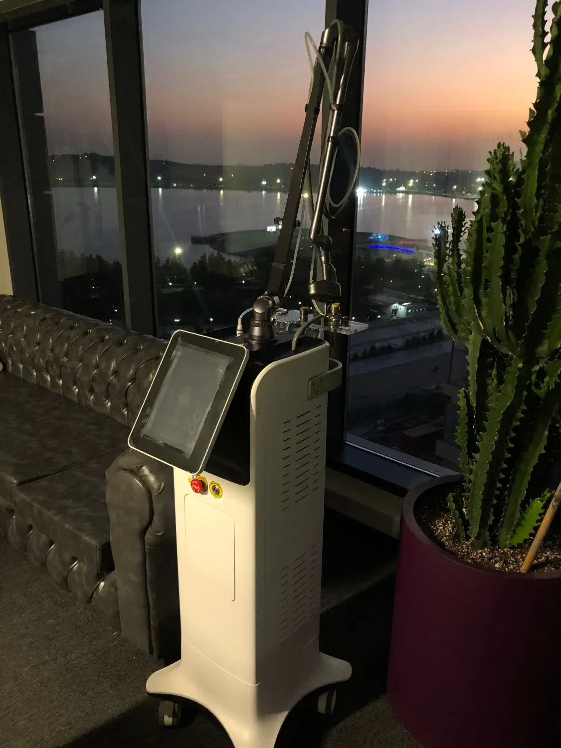 دستگاه لیزر co2 fractional فرکشنال ADSS|آرایشی، بهداشتی، درمانی|رشت, چله خانه|دیوار