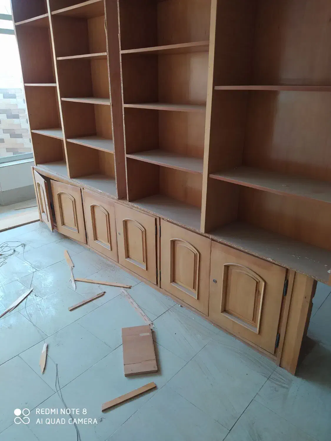 کمد قفسه دار|کتابخانه، شلف، قفسههای دیواری|خمینیشهر, |دیوار