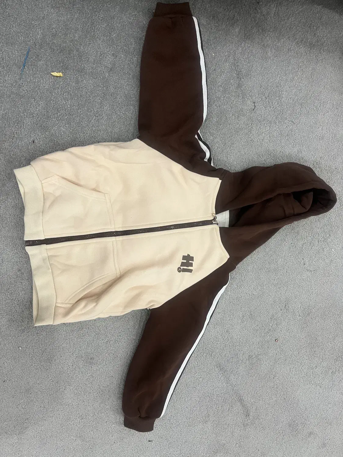 سویشرت بچهگانه کاملا نو|کفش و لباس بچه|یاسوج, |دیوار