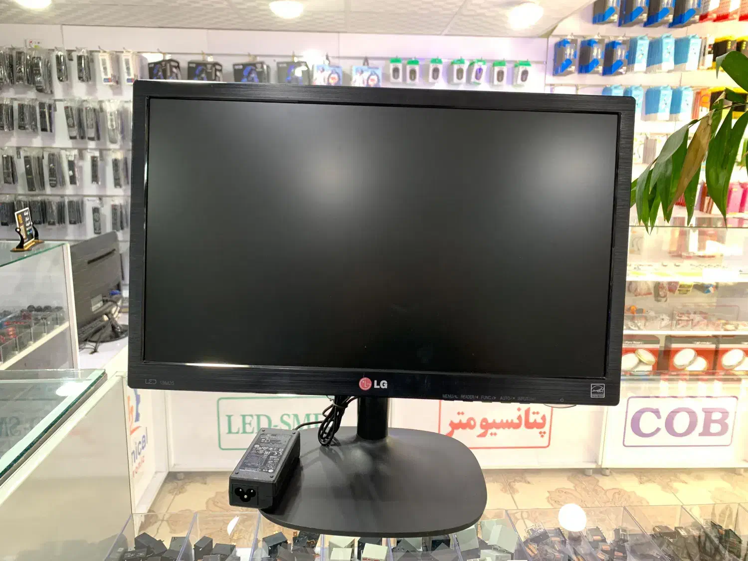 مانیتور 19 اینچ - LG LED 19|قطعات و لوازم جانبی رایانه|شیراز, زند|دیوار