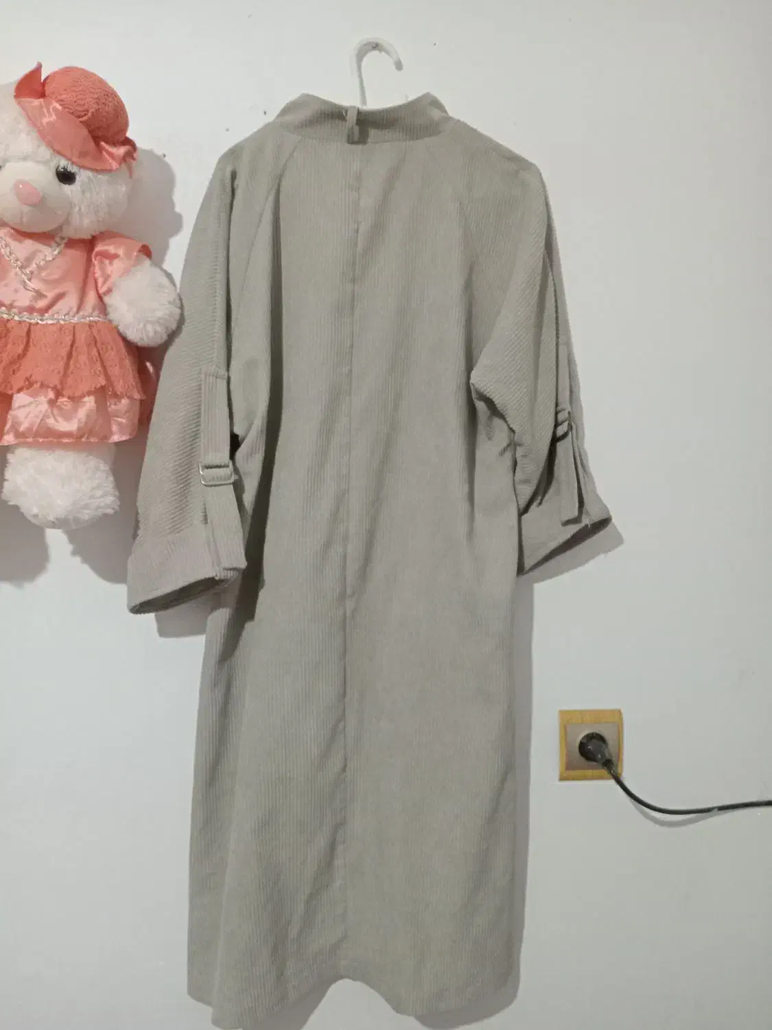 مانتو کرم رنگ|لباس|ساری, |دیوار