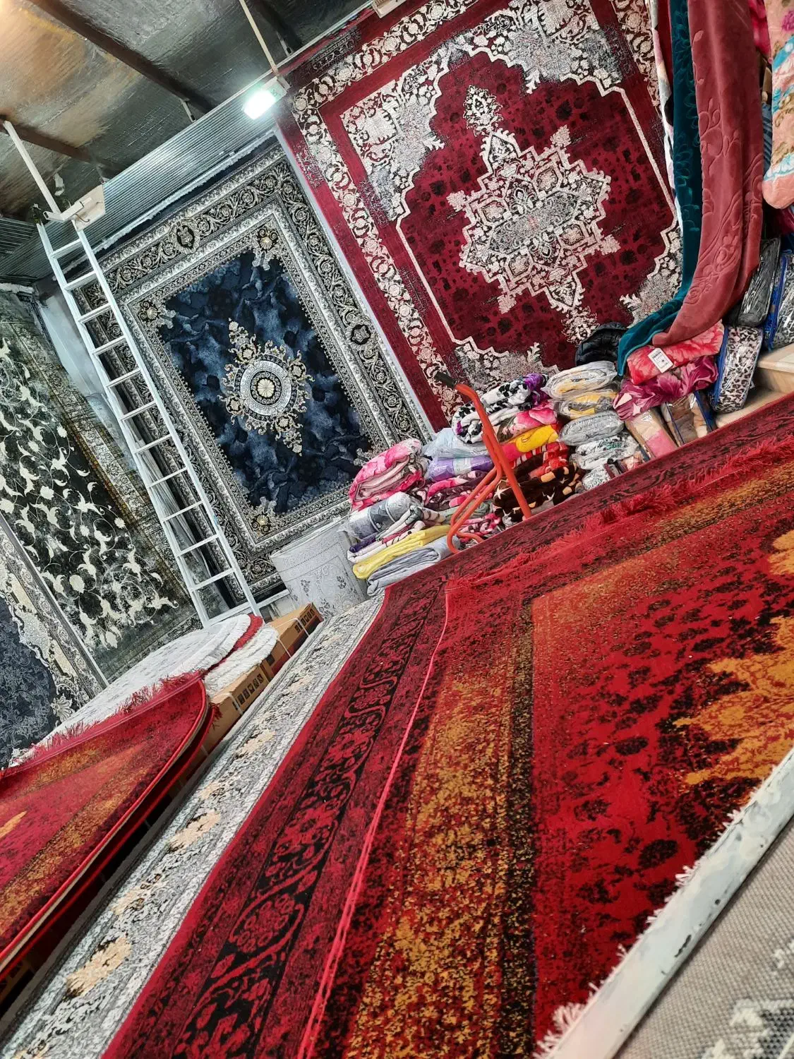 دنیای فرشهای نو و اکبند نیشابور|فرش|نیشابور, کوی فرهنگیان|دیوار