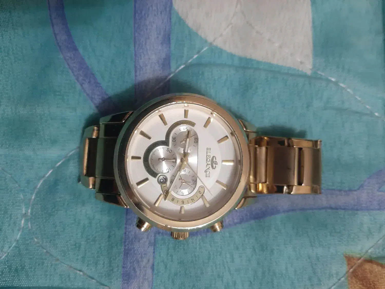 ساعت الگانس|ساعت|کرج, اصفهانی‌ها|دیوار