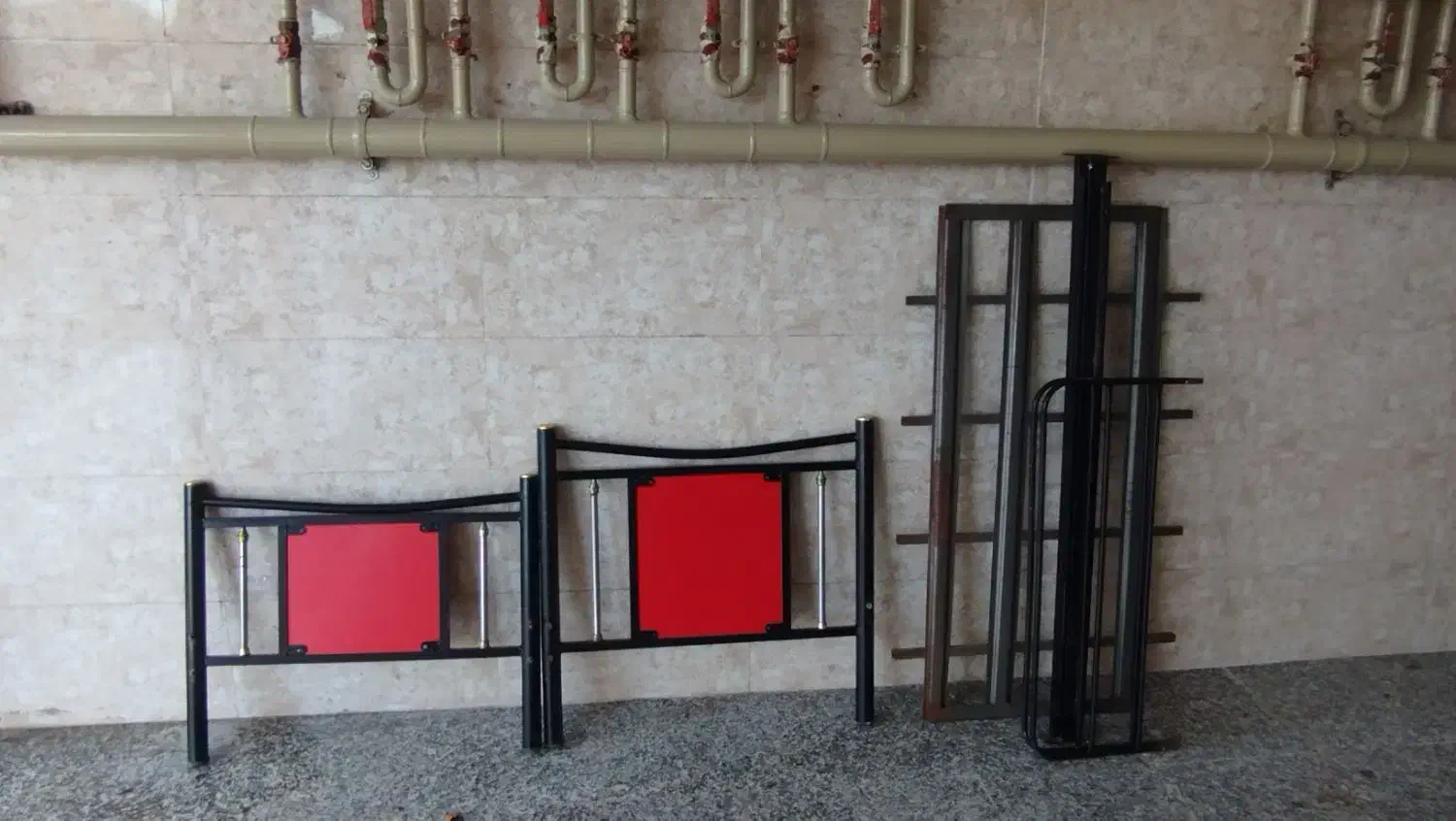 تخت فلزی کودک|تخت و صندلی بچه|بندر انزلی, آذربایجان|دیوار